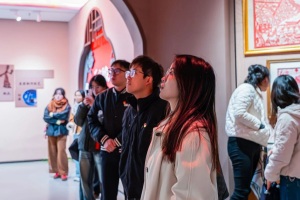 武汉纺织大学外经贸学院:踏寻红色足迹,让思政课“行走”起来