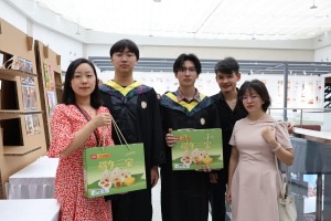 粽香送别，光影留痕——武汉工商学院毕业典礼用双重心意送别毕业生