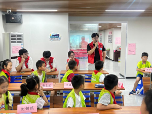 暑假不“脱管”——武汉工程大学邮电与信息工程学院“邮”为·晨曦志愿服务队赴中谷苑社区开设“爱心托管班”