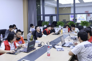 湖大携手北航打造趣味科创课：一堂把代码“做”出来的编程启蒙课