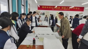 五老翰墨润校园 丹青美育育新人——竹溪县第一高级中学开展“五老”书画家进校园活动