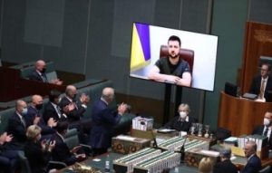 泽连斯基索要“大毒蛇”装甲车，澳总理回应：给！