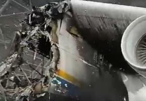 雪中的安-225运输机残骸 发动机叶片被风吹动