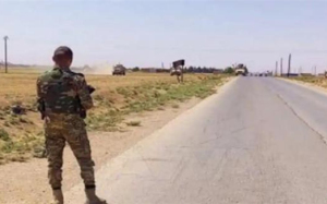 叙利亚军队拦截并驱逐试图进入叙村庄的美军车队