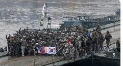 韩美英等十国海军在浦项近海进行联合水雷战演习