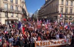 俄媒:巴黎爆发反对北约欧盟抗议 要求法国根本性改变其对北约和欧盟的立场