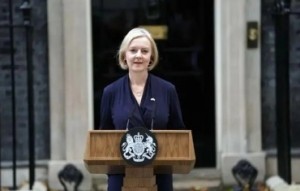 来不及再黑中国了，她宣布下台！