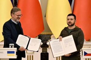 俄媒：乌克兰与捷克签署加入北约声明书，加快其融入该联盟的步伐