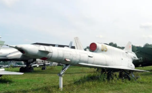 乌军可能使用苏制图-141无人机袭击俄罗斯军用机场