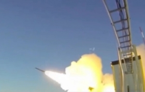 美国拟首次向乌克兰提供远程火箭弹 不排除提供F-16