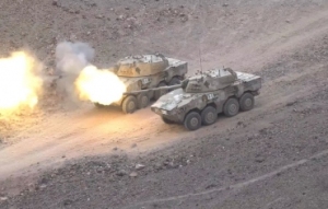 解放軍駐吉布提保障基地與吉軍開(kāi)展軍事訓(xùn)練