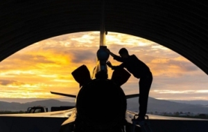 霞光伴鹰飞！空军战机训练壁纸上新