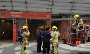 香港铜锣湾世贸中心突发大火 约100人等待救援