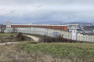 监狱人满为患丹麦租科索沃牢房