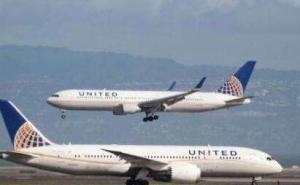 新冠病例激增 美国逾1700个航班被取消
