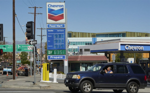 美国石油价格飙升至七年来新高