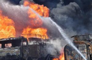 顿涅茨克东部一石油基地遭乌军攻击 已致1死多伤