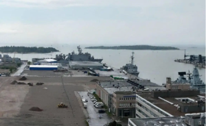 美德法军舰抵达芬兰赫尔辛基港口 支持芬兰加入北约