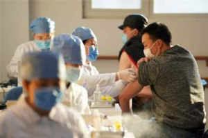 中国近8亿人完成新冠加强免疫 第4针还是否要打？