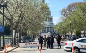 美国一男子驾车撞向国会大厦附近路障后开枪自杀