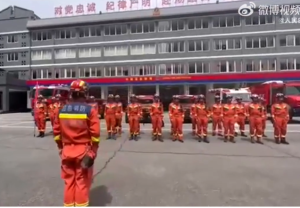四川消防调派560人赶赴震中开展救援 部分列车晚点
