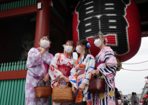 日本設定訪日游客年消費額目標 試圖挽救經濟