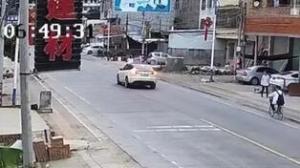小车失控致2死3伤 广东潮州特斯拉事故车主家属再发声