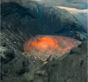 俄罗斯远东地区希韦卢奇火山喷发