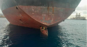 3名偷渡者悬坐货轮尾舵航行11天 被西班牙海警发现