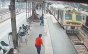 印度机车检查员卧轨自杀身亡 乘客站台上目睹全程