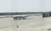 首架接返苏丹撤离中国公民航班抵京 机上搭载的340余名乘客均为中国公民