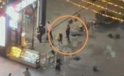郑州发生多人打斗事件 一男子用硬物重击女子头部