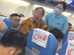 江西航空回应老太辱骂女子反被升舱：不存在 全是经济舱