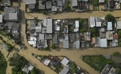 巴西里约州遭遇强降雨 里约全市进入紧急状态