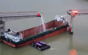 广州沥心沙大桥事故：因涉事船员操作失当所致