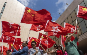 香港庆祝回归祖国27周年 街头节日氛围浓
