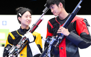 巴黎奥运首金产生！中国夺混合团体10米气步枪金牌