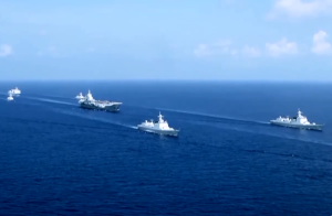 它是航母編隊的“帶刀侍衛(wèi)”,，以一對二逼退外艦,！