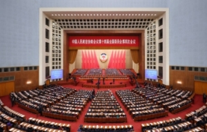 坚持互利共赢理念，两会向世界展现中国机遇