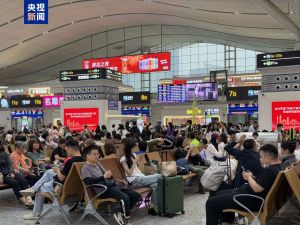 广深港高铁迎港人北上出行高峰