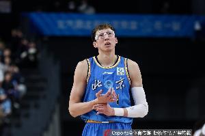 杨鸣：周琦防患千里退被奎因一直针对