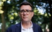 伯纳姆距离接任英国首相仅一步之遥