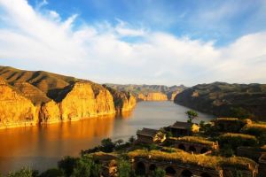 Yellow River Ochre: A Great River's Autumn Variations