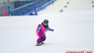 Kayak yapan 5 yaşındaki kız sosyal medyada popüler oldu