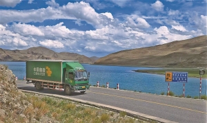 织密高原交通网 铺就乡村振兴路  ——西藏扎实推进“四好农村路”建设