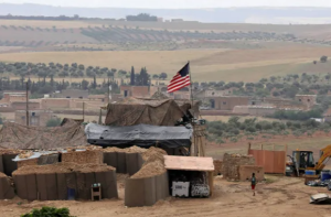 美国在叙利亚非法军事基地遭导弹袭击