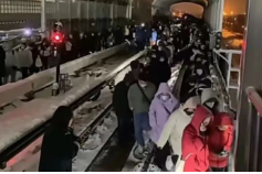 515人送医，102人骨折！北京地铁事故原因披露