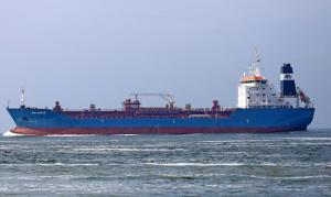 曝大量俄油轮因美制裁滞留海上 便宜未必好货