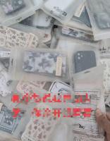 河南商丘一空地冒出大量全新手机壳 市民纷纷“捡漏”