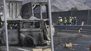 日本67辆车连撞 20车起火燃烧 大雪引发严重事故